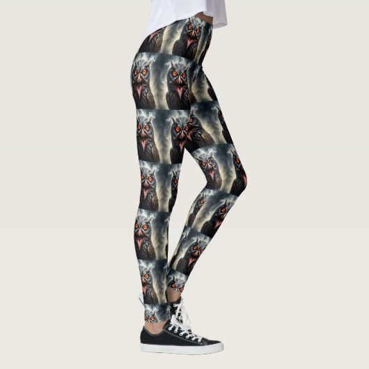 Nightmare Wings: The Fanged Vampire Owl is een Ame Leggings (Rechts)
