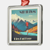 Nihilisme sterft hier op hol metalen ornament (Links)