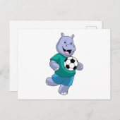 Nijlpaard als voetballer met voetbal briefkaart (Voorkant / Achterkant)