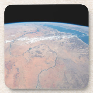 Nijlrivier die noordwaarts kronkelt naast het Rode Bier Onderzetter