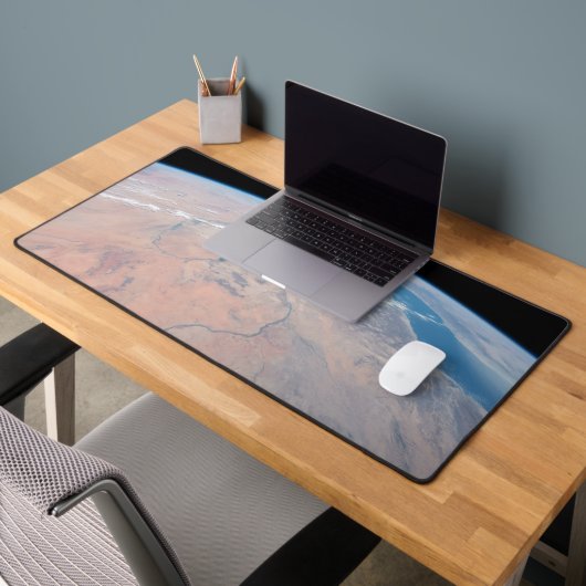 Nijlrivier die noordwaarts kronkelt naast het Rode Bureaumat (Kantoor 2)