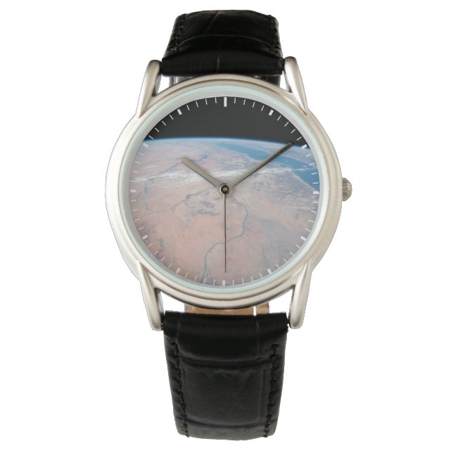 Nijlrivier die noordwaarts kronkelt naast het Rode Horloge (Voorkant)