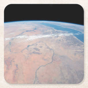 Nijlrivier die noordwaarts kronkelt naast het Rode Kartonnen Onderzetters