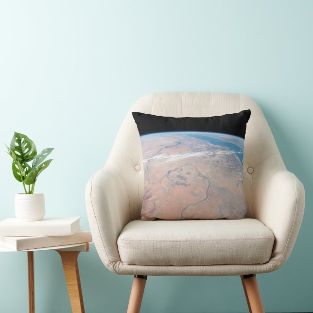 Nijlrivier die noordwaarts kronkelt naast het Rode Kussen (Stoel)