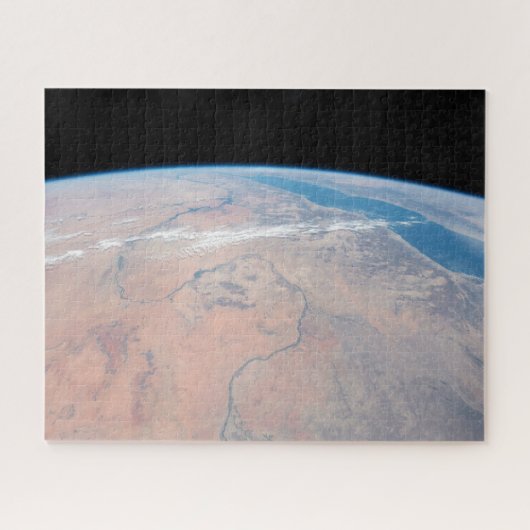 Nijlrivier die noordwaarts kronkelt naast het Rode Legpuzzel (Horizontaal)