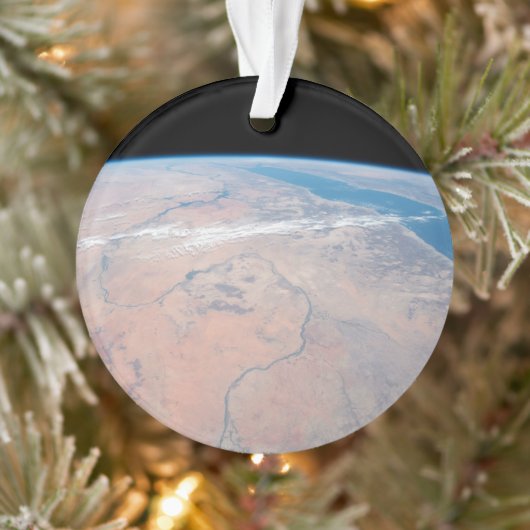 Nijlrivier die noordwaarts kronkelt naast het Rode Ornament (Boom)