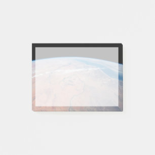 Nijlrivier die noordwaarts kronkelt naast het Rode Post-it® Notes