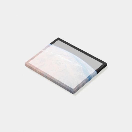 Nijlrivier die noordwaarts kronkelt naast het Rode Post-it® Notes (Schuin)