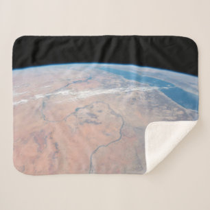 Nijlrivier die noordwaarts kronkelt naast het Rode Sherpa Deken