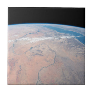 Nijlrivier die noordwaarts kronkelt naast het Rode Tegeltje