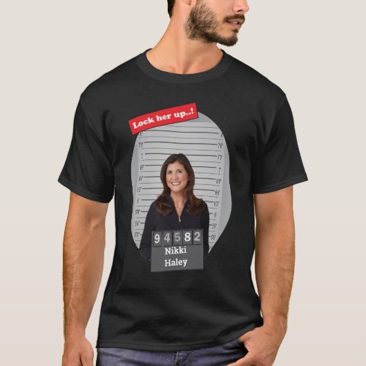 Nikki Haley Grappig Mugshot Sluit hem op T-shirt (Voorkant)