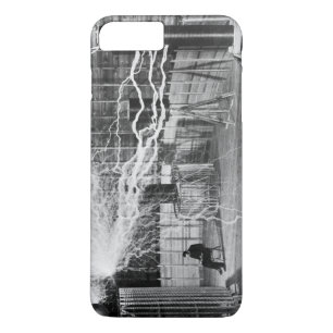 Nikola Tesla bij zijn Colorado Springs Lab, 1899. Case-Mate iPhone Case