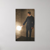 Nikola Tesla met een gloeilamp Canvas Afdruk (Voorkant)