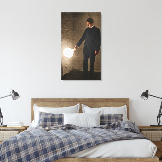 Nikola Tesla met een gloeilamp Canvas Afdruk (Insitu (Slaapkamer))