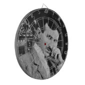 NIKOLA TESLA PORTRET IN ZWART DARTBORD (Voorkant Links)