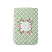 Nile Green Quatrefoil roze roze roze monogram met Badmat (Voorkant Verticaal)