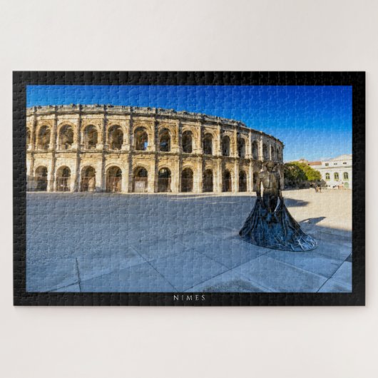 NIMES - Arènes de Nimes et statue Legpuzzel (Horizontaal)