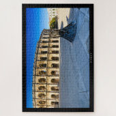 NIMES - Arènes de Nimes et statue Legpuzzel (Verticaal)