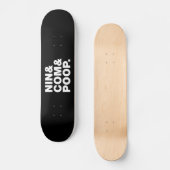 NIN & COM & POOP. PERSOONLIJK SKATEBOARD (Voorkant)