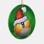 Nine Ball in Santa Hat op Green Keramisch Ornament (Rechts)