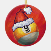 Nine Ball in Santa Hat op rood Keramisch Ornament (Voorkant)