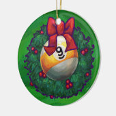 Nine Ball in Wreath on Green Keramisch Ornament (Links)
