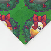 Nine Ball in Wreath Pattern on Green Fleece Deken (Hoek)