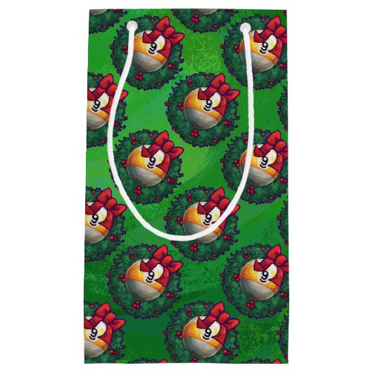 Nine Ball in Wreath Pattern on Green Klein Cadeauzakje (Voorkant)