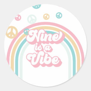 Nine is a Vibe Retro Zomer Regenboog Ronde Sticker