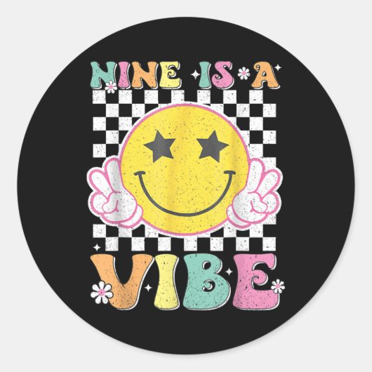 Nine is een vibe 9e verjaardag Groovy Smile Face 9 Ronde Sticker (Voorkant)