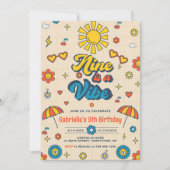 Nine is een Vibe Groovy Retro Daisy 9th Verjaardag Kaart (Voorkant)