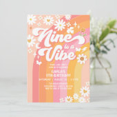 NINE is een Vibe Pink Peach 9e Groovy Verjaardag Kaart (Staand voorkant)