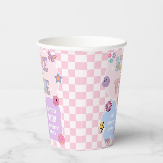 Nine is een vibe preppy patch 9e verjaardagsfeestj papieren bekers (Rechts)