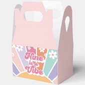 Nine is een Vibe Retro Sunshine Rainbow Daisy Bedankdoosjes (Open)