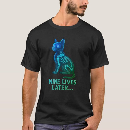 Nine Lives Later – Funny Cat T-Shirt (Voorkant)