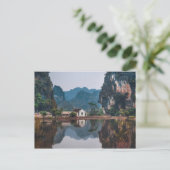 NINH BINH, DE RODE DELTA VAN DE RIVIER, VIETNAM BRIEFKAART (Staand voorkant)