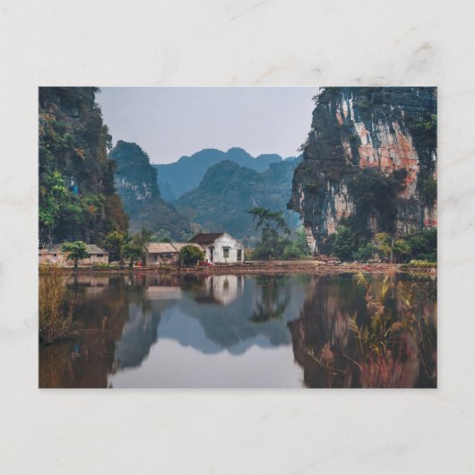 NINH BINH, DE RODE DELTA VAN DE RIVIER, VIETNAM BRIEFKAART (Voorkant)