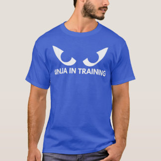 Ninja in het shirt voor de opleiding van jongens j