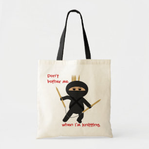 Ninja met cirkelvormige naaldverpakking tote bag