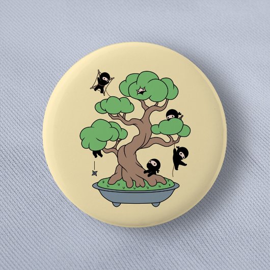 Ninjas in Bonsai Tree on Yellow Ronde Button 5,7 Cm