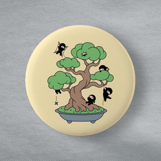 Ninjas in Bonsai Tree on Yellow Ronde Button 5,7 Cm