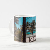 Nipa hut under coconut palm trees koffiemok (Voorkant links)