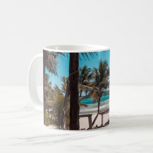 Nipa hut under coconut palm trees koffiemok (Voorkant links)