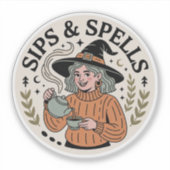 Nips & Spells - Gezellige Cottage Witch Tea & Boek Sticker (Voorkant)
