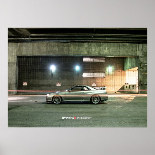 Nissan Skyline GT-R34 in het centrum van Los Angel Poster (Voorkant)