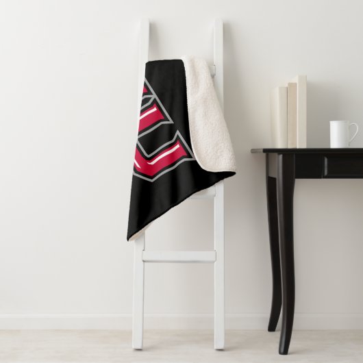 NIU Athletics Sherpa Deken (In situ)