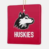 NIU Huskies Distress Keramisch Ornament (Links)