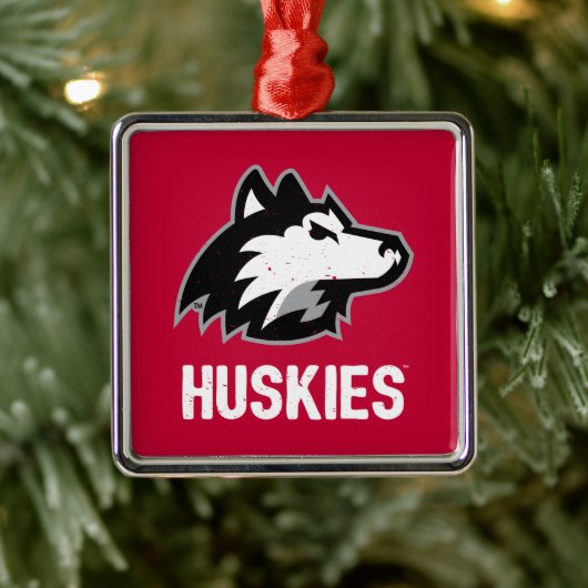 NIU Huskies Distress Metalen Ornament (Boom)
