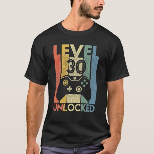 Niveau 30 onvergrendelde grappige videokamer 30e v t-shirt (Voorkant)