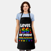 Niveau 56 van Pride Unlocked Rainbow LGBT 56e Schort (Gedragen)